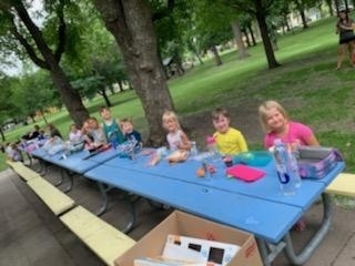 Mrs. berry's group eating lunch