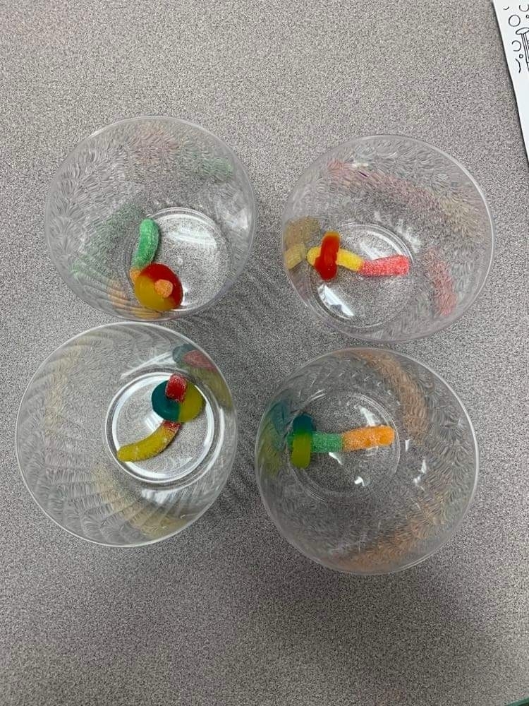 there are 4 cups of gummy worms.