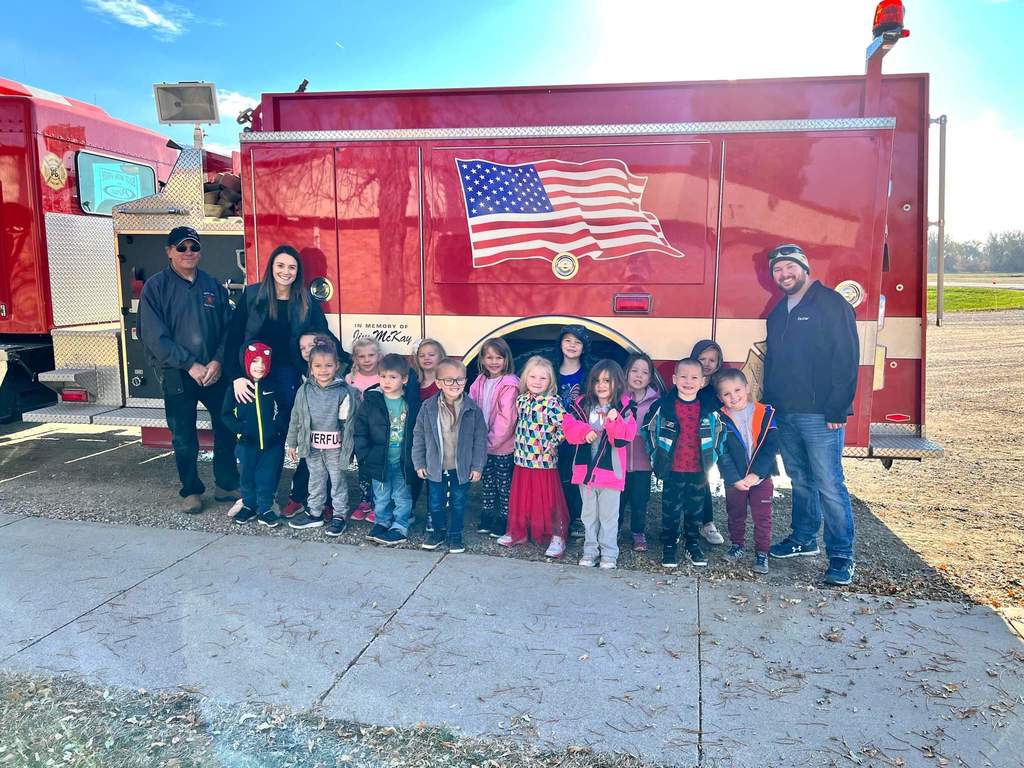 The preschoolers in front of the firetruck.