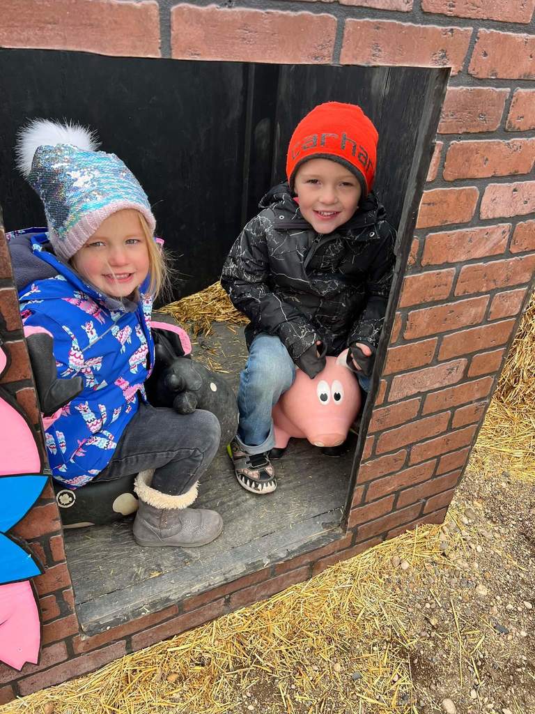 2 kids playing chimney.