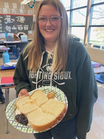 A student and her bread and peanut butter and jelly.