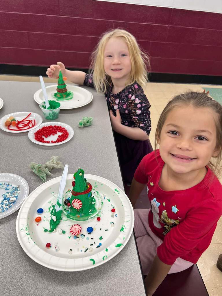 2 girls decorating their Christmas trees.