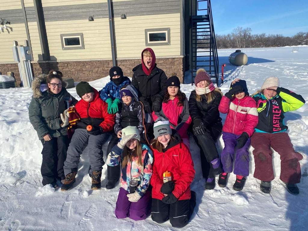 5th graders getting ready to sled.