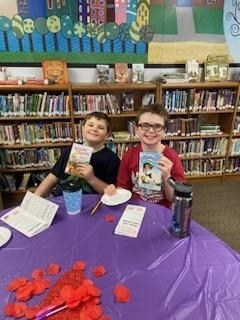 2 boys sharing their books