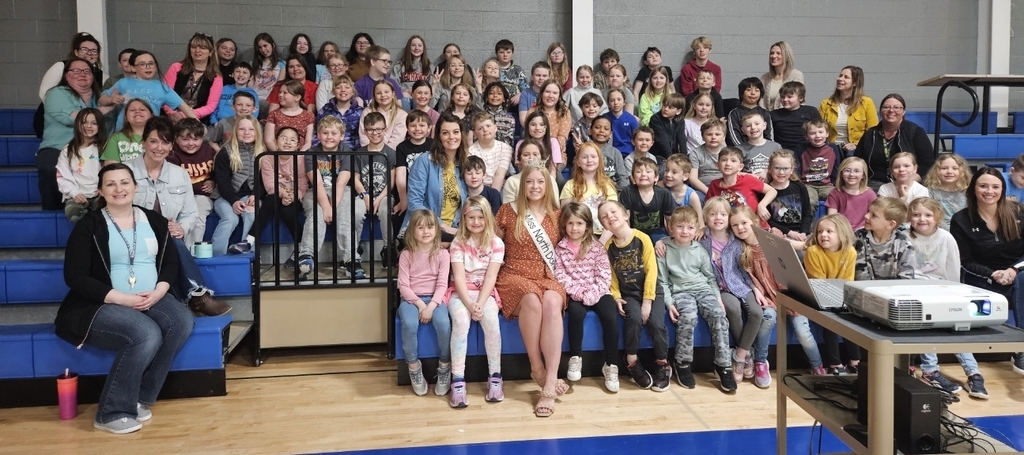 miss north dakota with the elementary students 