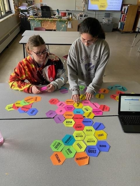 2 kids putting words together